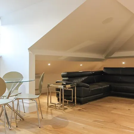 Hanover House 4*