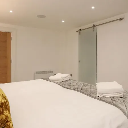 Hanover House 4* 利兹