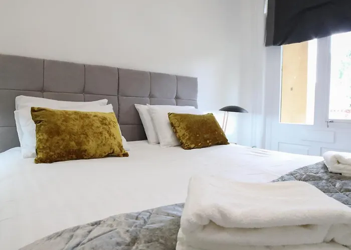 Hanover House Aparthotel