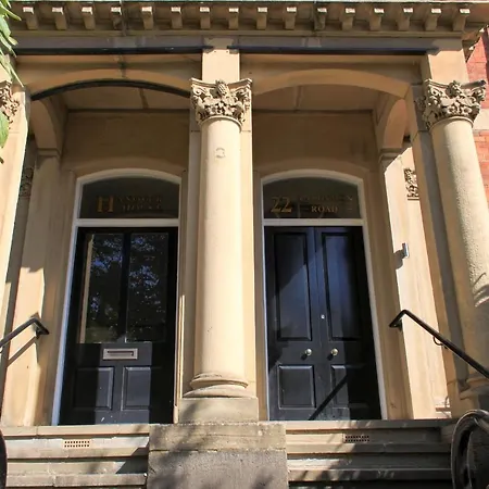 Hanover House Апарт-готель Лідс