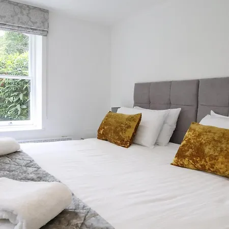 Hanover House 4*