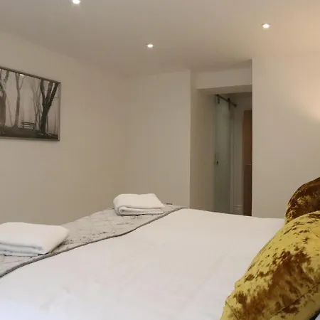 Hanover House Апарт-отель Лидс