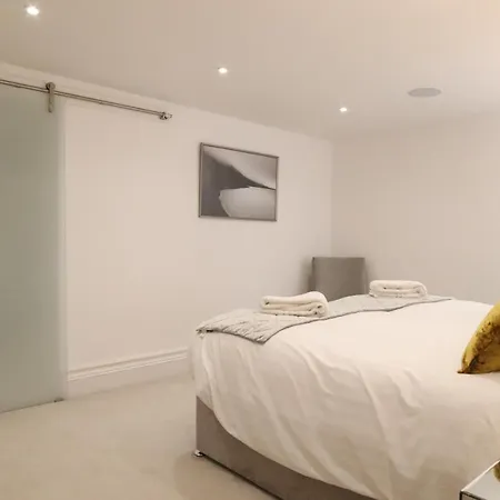 Hanover House 4* Лидс