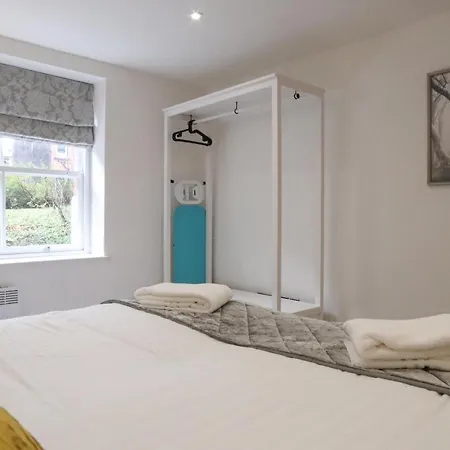 Hanover House Лидс