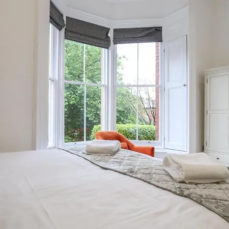 Hanover House 4* Лидс