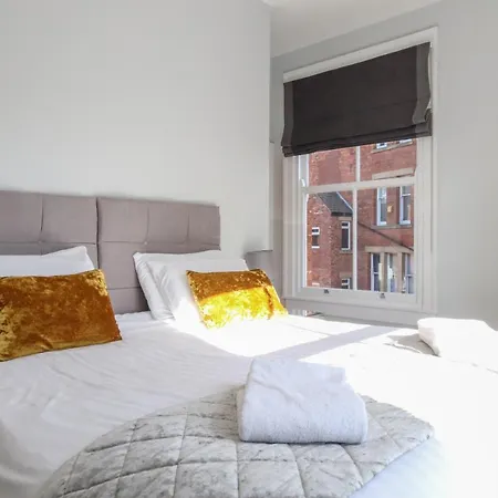 Hanover House 4* Лидс