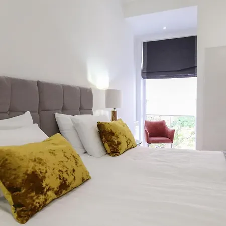 Hanover House 4*