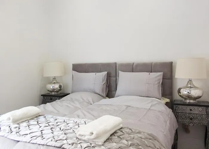 Hanover House Aparthotel